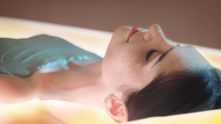 enveloppement nacre et hibiscus sur matelas d'eau chauffant