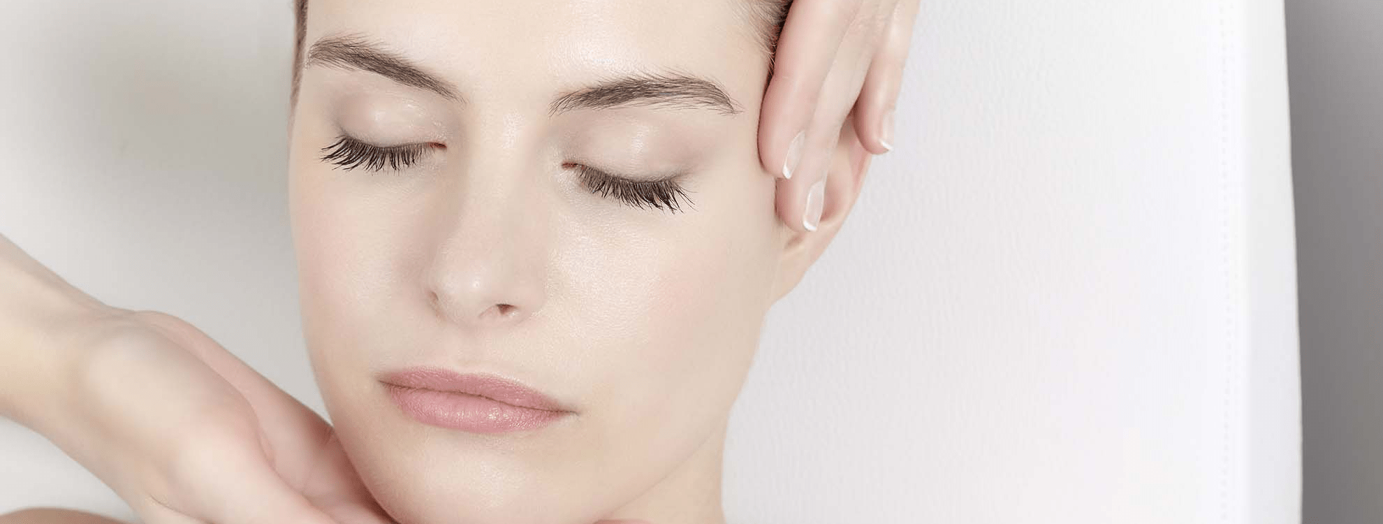 Femme pendant un Soin anti-rougeurs Rosa Control