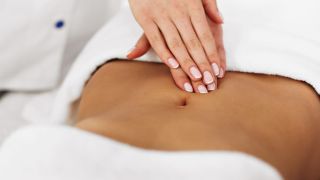 massage ventre femme plat