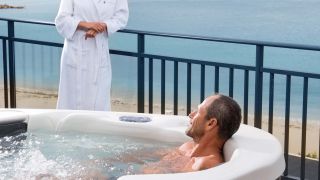 Terrasse avec bain à remous privatif hôtel Douarnenez