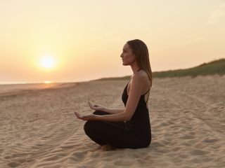 femme plage séjour yoga retraite