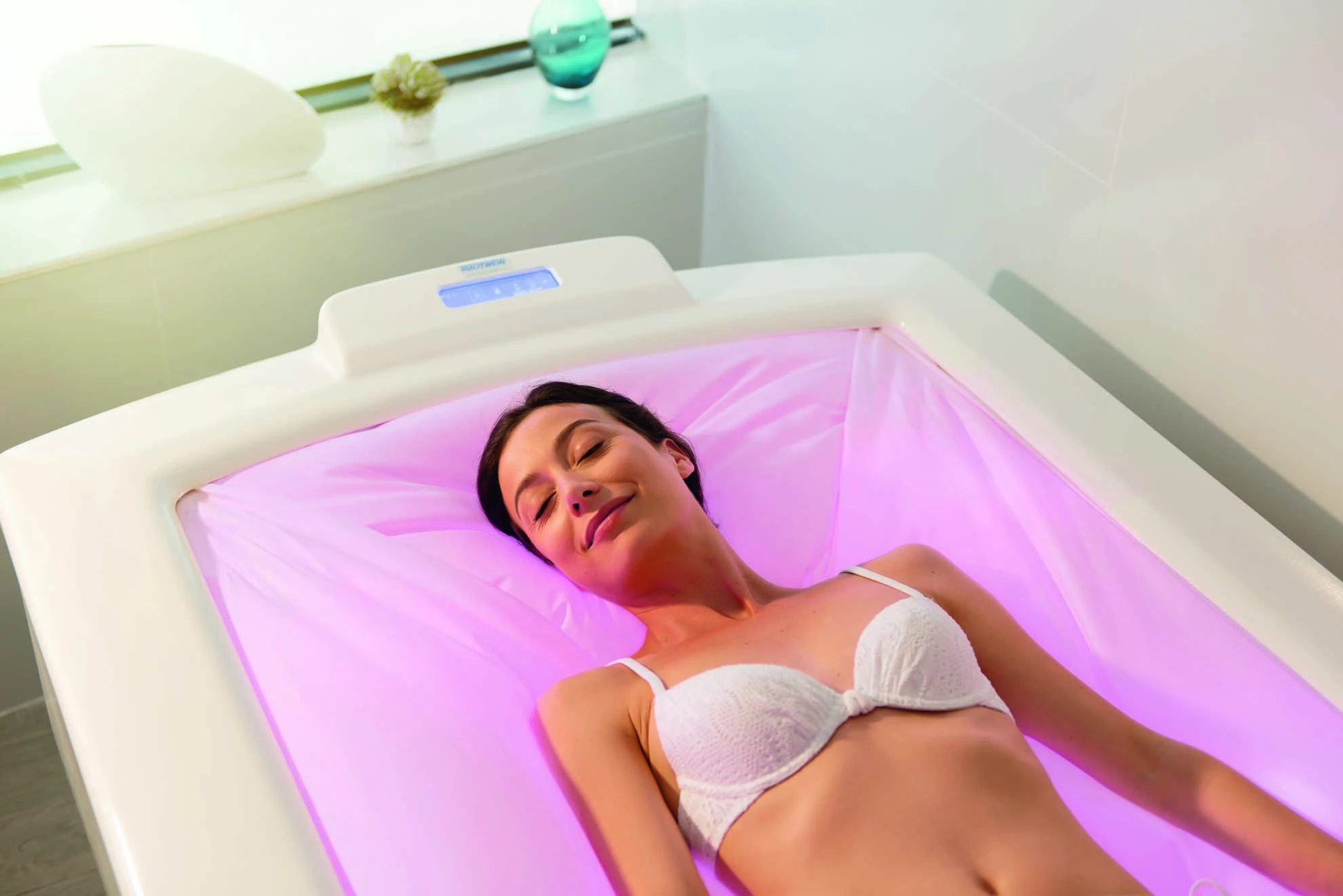 femme dans une cabine d'hydrorelax
