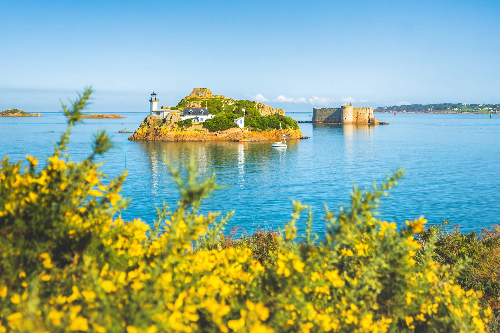 Ile Louët et château du Taureau Baie de Morlaix